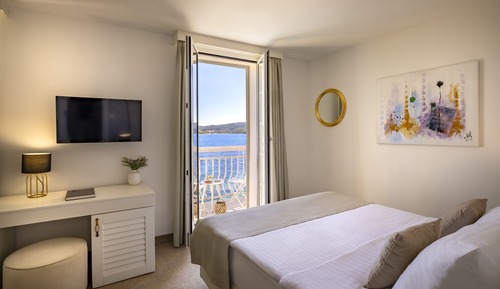 Superior double room with sea view balcony, additional bed