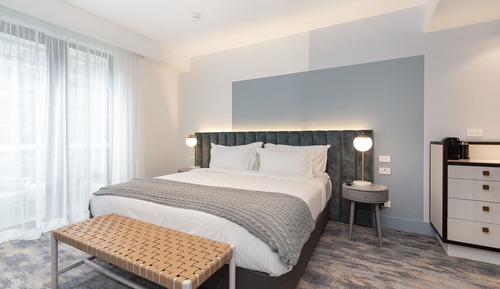 Estudio básico, 1 cama de matrimonio grande