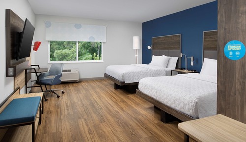 Habitación, 2 camas de matrimonio (Mobility & Hearing, Roll-in Shower)