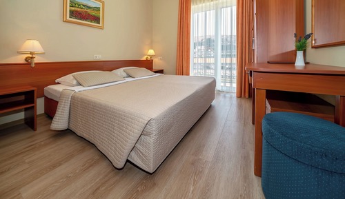 Habitación familiar, vistas parciales al mar