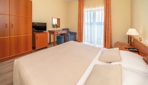 Habitación superior con 1 cama doble o 2 individuales, vistas al mar