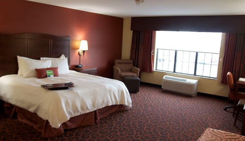 Habitación, 1 cama de matrimonio grande (Mobility & Hearing, Roll-in Shower)