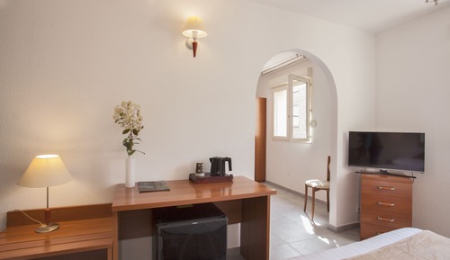 Chambre Quadruple, vue rue