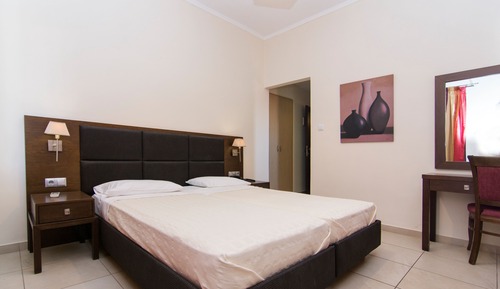 Habitación con 1 cama doble o 2 individuales, balcón