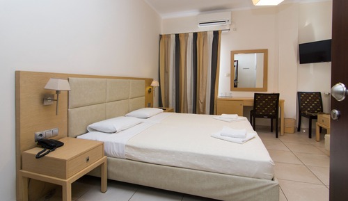 Habitación triple, balcón