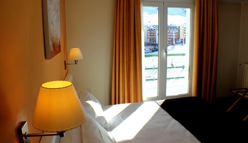 Habitación Triple con vistas a pistas