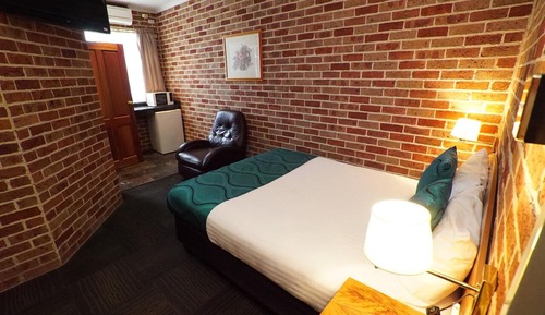 Habitación básica doble, 1 cama de matrimonio, baño privado (Queen Room)