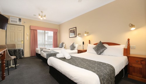 Habitación estándar, no fumadores, cocina básica (Queen/Single/Single)