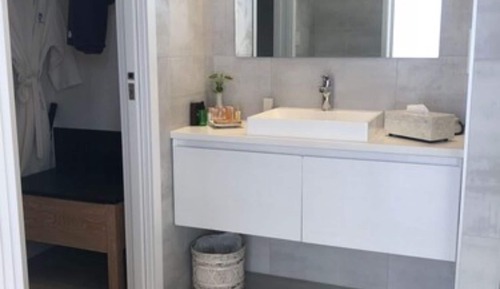 Estudio, 1 cama de matrimonio grande, vistas al jardín, en la zona del jardín