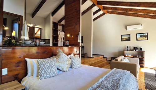 Suite ejecutiva, 1 cama de matrimonio grande, vistas a la laguna