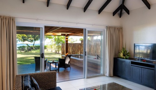 Bungalow, piscina privada, frente a la playa