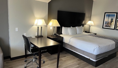 Habitación, 1 cama de matrimonio grande, no fumadores (Mobility,Hearing,Tub w/Grab Bars)