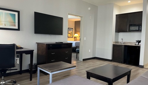 Suite Deluxe, 1 cama de matrimonio grande, no fumadores (Mobility/Hearing, Tub w/Grab Bars)