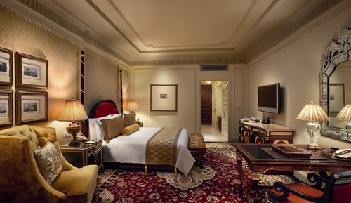 Habitación (Run Of The House)