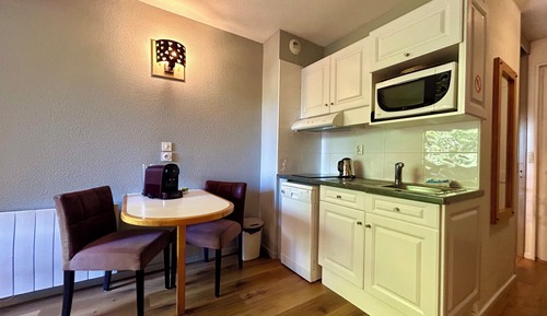 Estudio Confort, cocina básica, vistas a la montaña