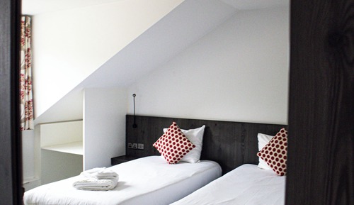 Habitación con 2 camas individuales