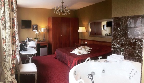 Suite estudio (with jacuzzi)