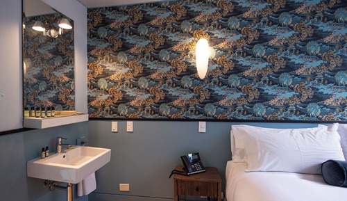 Habitación de diseño, bañera de hidromasaje