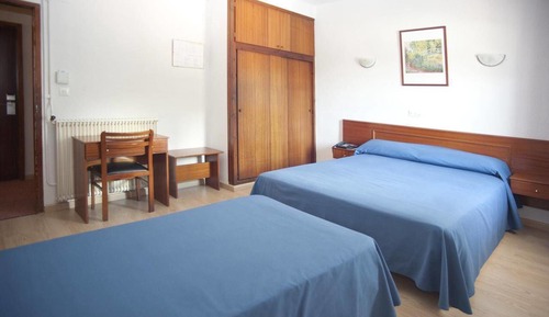 Habitación doble (2 adults and 1 child)