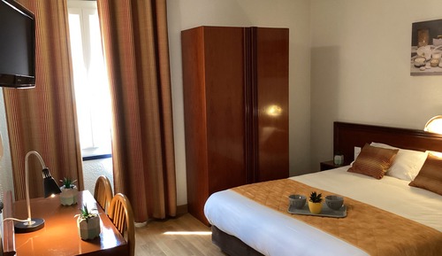 Habitación estándar con 1 cama doble o 2 individuales