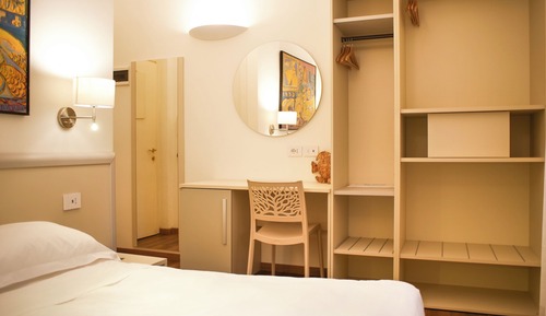 Habitación superior con 1 cama doble o 2 individuales