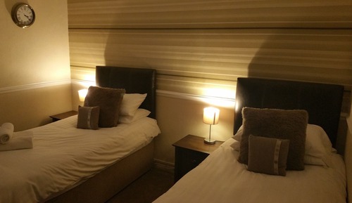 Habitación con 2 camas individuales