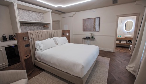 Habitación superior, 1 cama de matrimonio grande, no fumadores, vistas a la ciudad