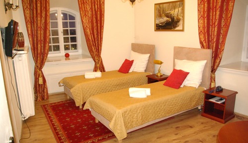 Habitación estándar con 1 cama doble o 2 individuales, vistas a la ciudad