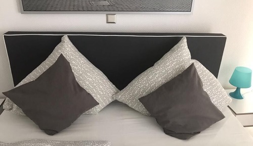 Habitación básica con 1 cama doble o 2 individuales, baño privado