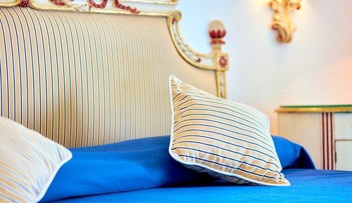 Habitación superior con 1 cama doble o 2 individuales, balcón, vistas al mar