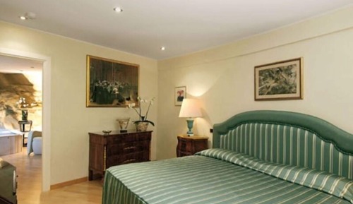 Suite exclusiva, bañera de hidromasaje