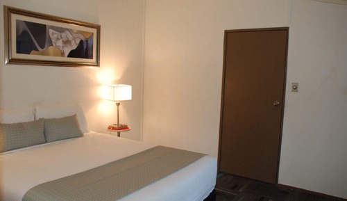 Habitación estándar con 2 camas individuales, baño compartido