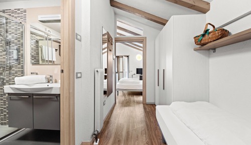 Estudio, balcón (3 people)