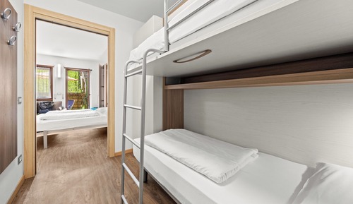 Estudio, balcón (4 people)