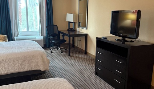 Habitación estándar, 2 camas de matrimonio (Roll in Shower)