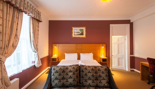 Habitación Deluxe con 1 cama doble o 2 individuales, 1 cama de matrimonio grande con sofá cama