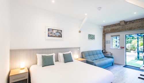 Habitación Club, varias camas, baño privado, vistas al patio