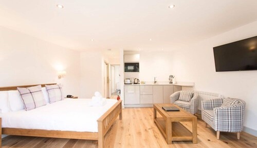 Apartamento exclusivo, 2 habitaciones, balcón, vistas parciales al mar