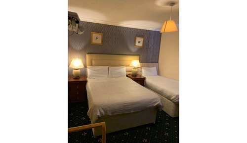 Habitación con 2 camas individuales