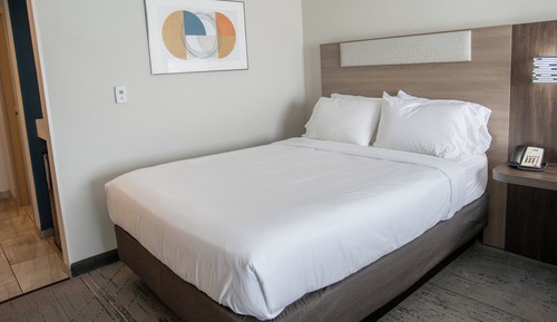 Habitación estándar, 1 cama de matrimonio grande, ducha adaptada (Communications Accessible)