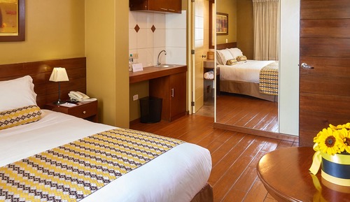 Habitación superior, 1 cama de matrimonio grande, no fumadores, baño privado