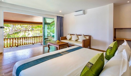 Aura Premier Room