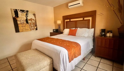 Standard Room,  Lobby single, 1 King Bed