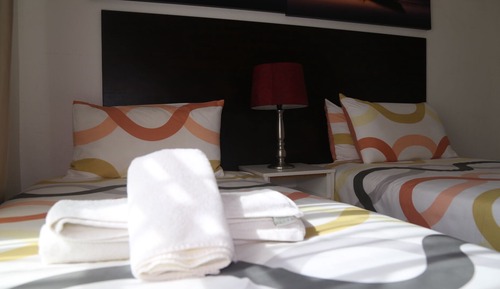 Habitación con 2 camas individuales