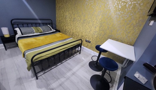 Estudio (2, next to tube station)