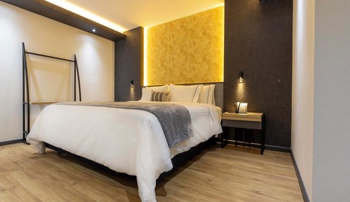 Interior Single Room - Pyramid Tower