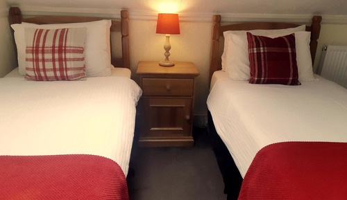 Habitación estándar con 2 camas individuales, baño compartido