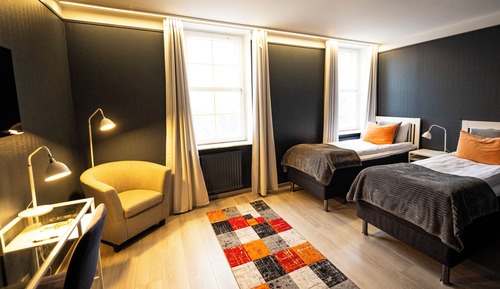 Habitación con 2 camas individuales, vistas a la ciudad