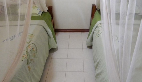 Habitación con 2 camas individuales