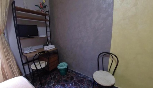 Habitación con 2 camas individuales, 2 camas individuales, baño compartido (Oasi)